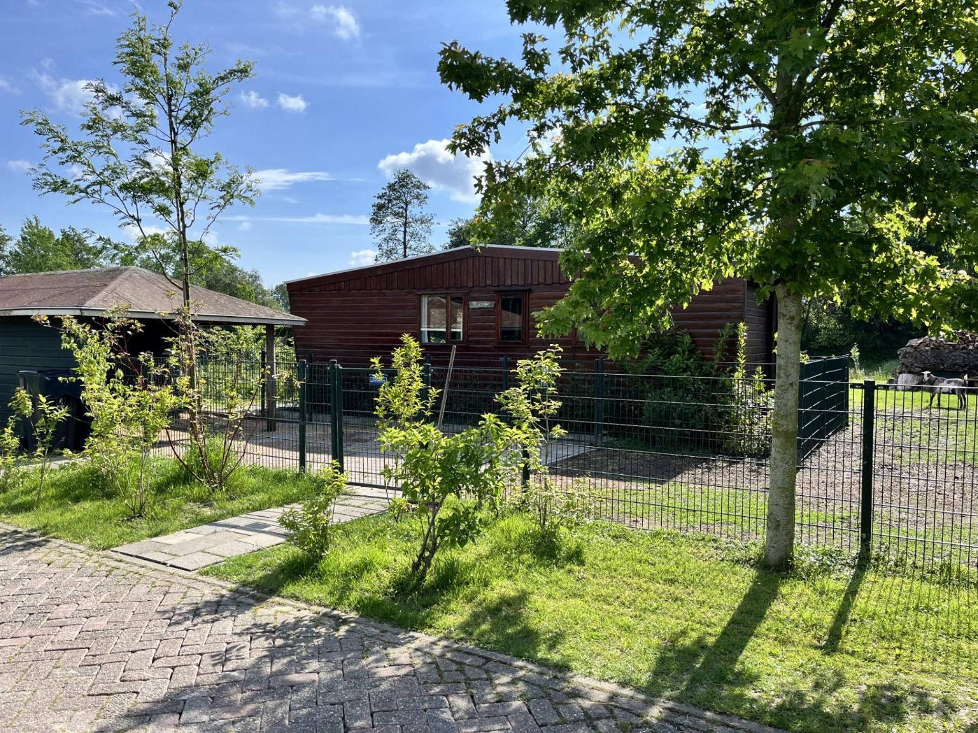 Vrijstaand Chalet Met Veel Buitenruimte En Veranda Zuid-Scharwoude Esterno foto